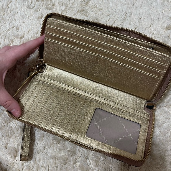 Michael kors wallet - Picture 2 of 6